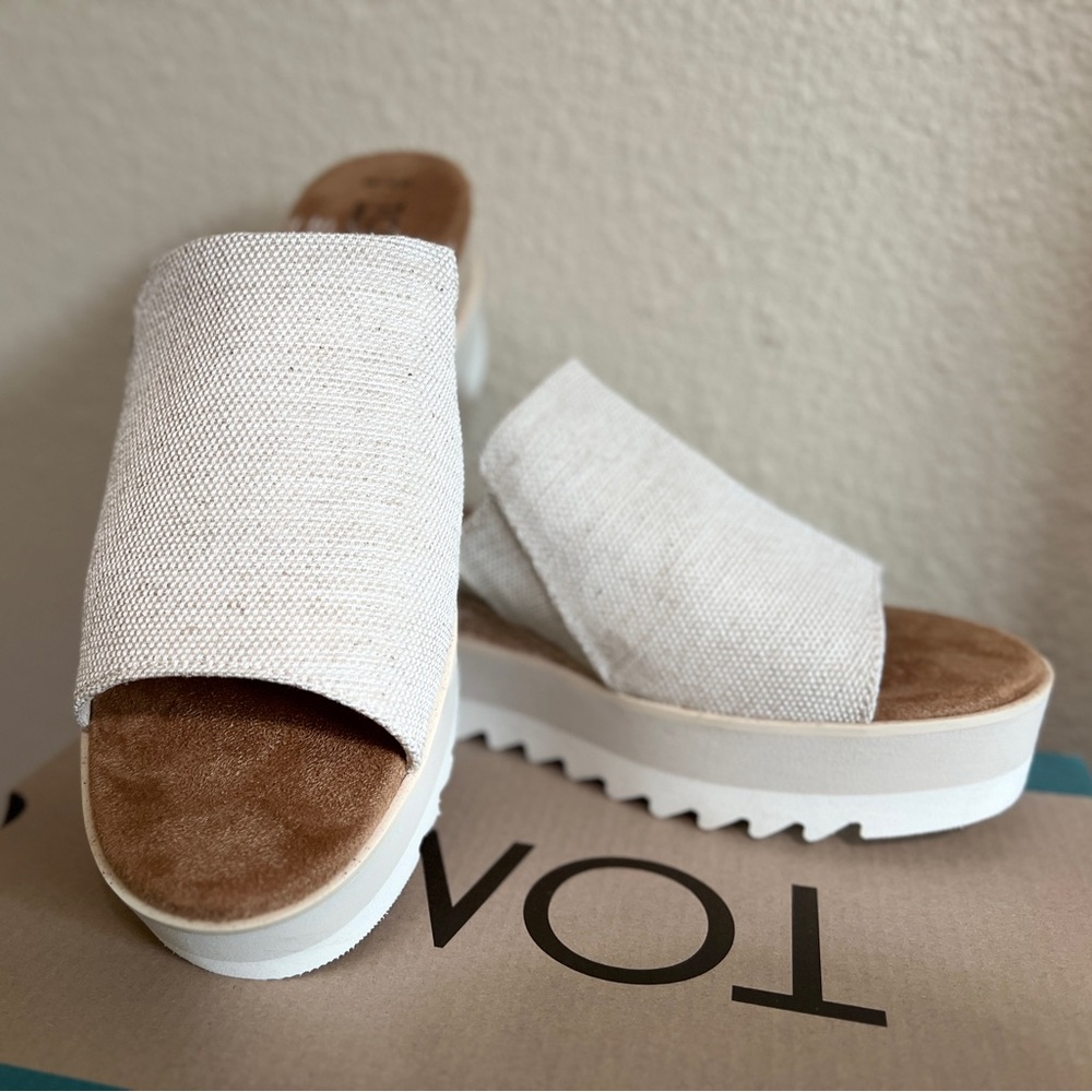 NWT 7.5W Women’s TOMs Diana slide sandals